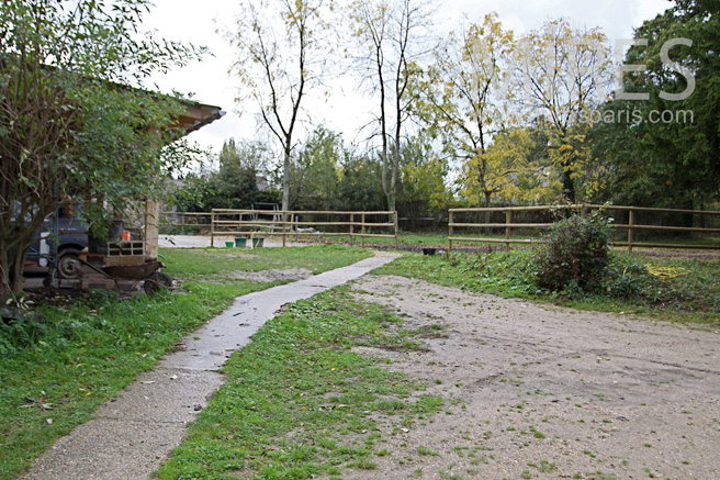 C1086 – Stables and riding C0186