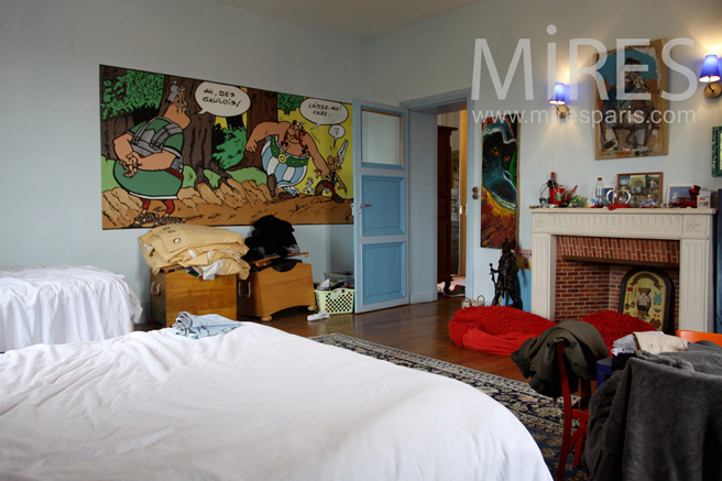 Bedroom with comics. C1087