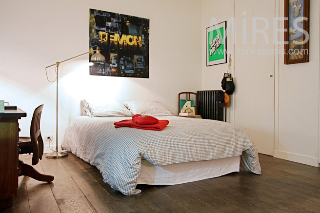 Smart and cosy bedroom. C1113
