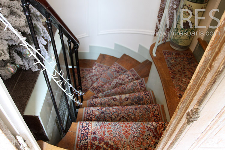 C1124 – Stairs with carpet