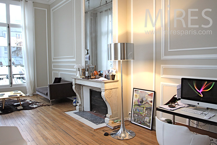 C1125 – Beau salon, cheminée et parquet