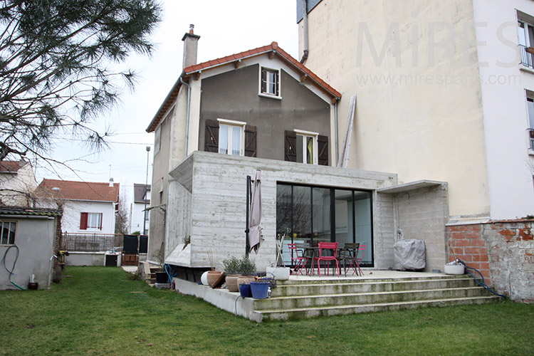 C1127 – Pavillon de banlieue customisé