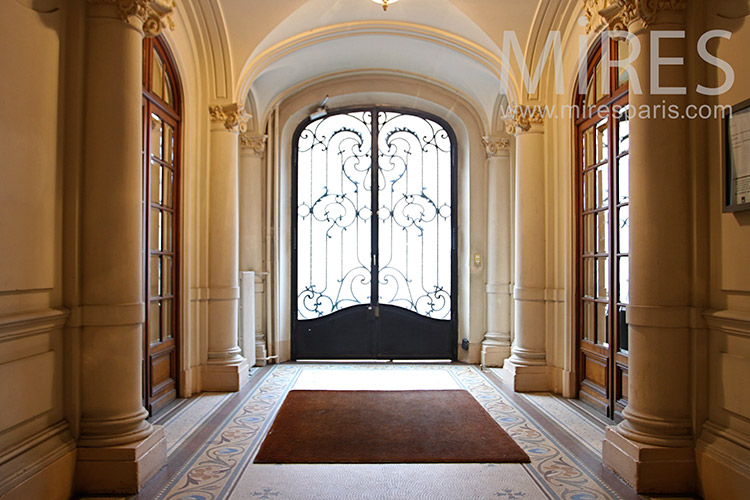 Entrée bourgeoise. C1132