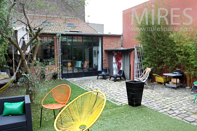 C1143 – Paved courtyard for relaxing