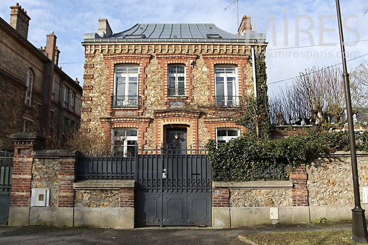 C1148 – Maison de banlieue, très belle déco, moderne et rétro