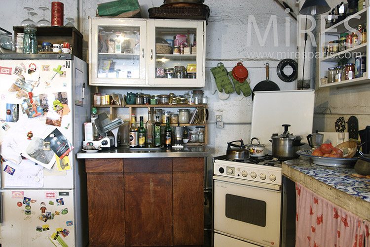 C1158 – Bric-a-brac kitchen
