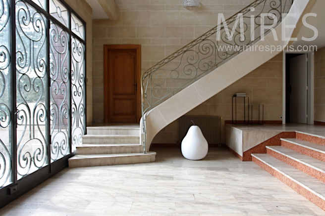 Hall d’entrée dans la lumière. C1157