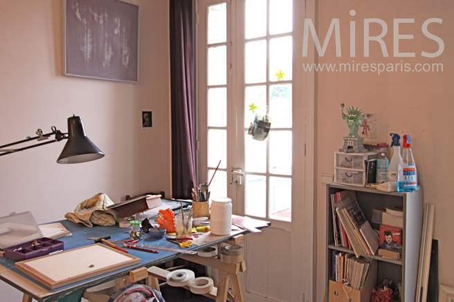 Bureau d’artiste avec terrasse. C0330