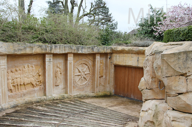 Allée pavée vers le garage. C1170