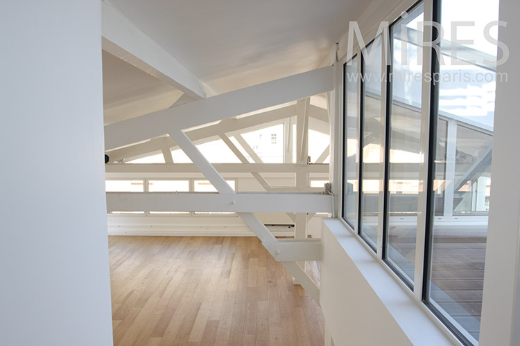 Mezzanine with nice terrace. C1173