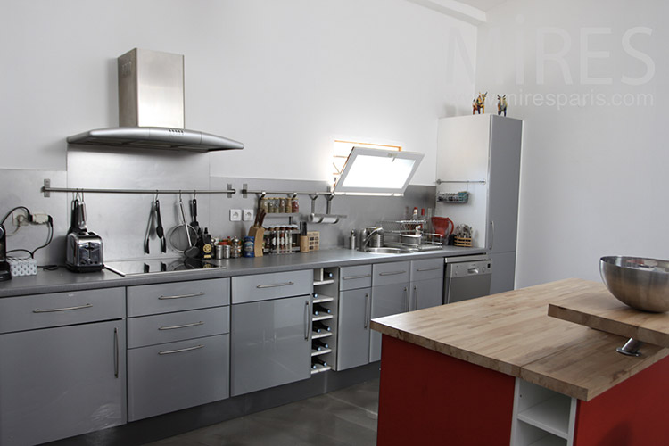 C1175 – The art of metallic kitchen