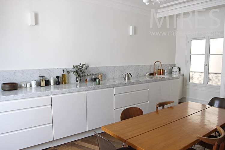 C1183 – Sleek kitchen and marble c1183