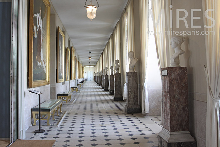 C1186 – Sumptuous halls