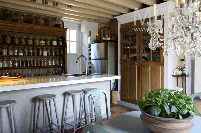 C0131 – Modern and country kitchen