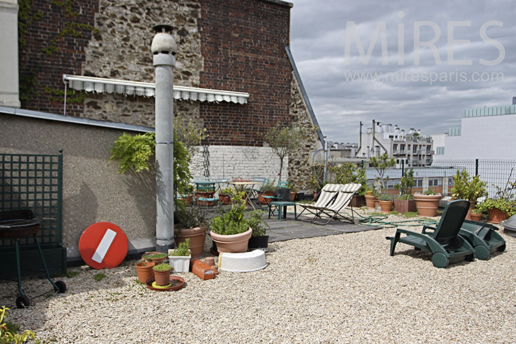 C1189 – Très grande terrasse sur les toits