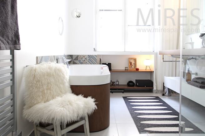 C1192 – Modern and chic bathroom