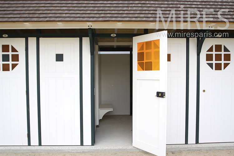 C1212 – Changing rooms and cabins