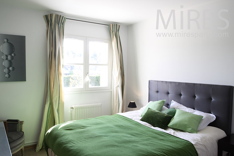 C0155 – Chambre vert mousse