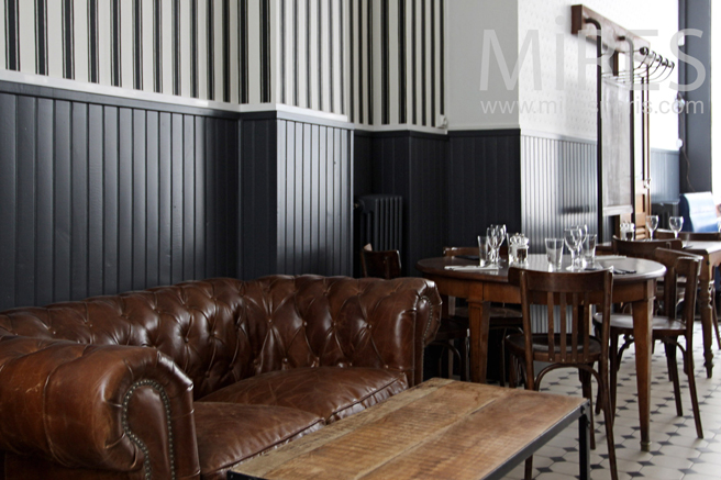 C1220 – Salle de restaurant, dans son jus