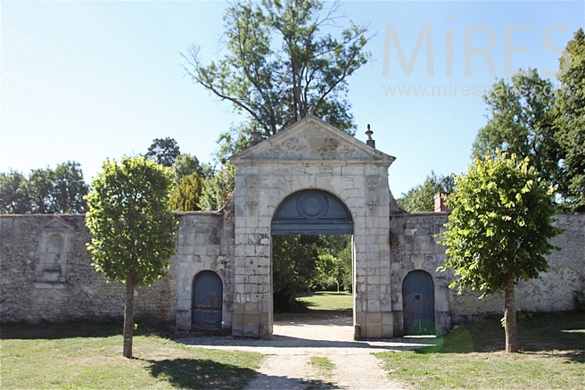 C1225 – Allées et chemins vers l’entrée