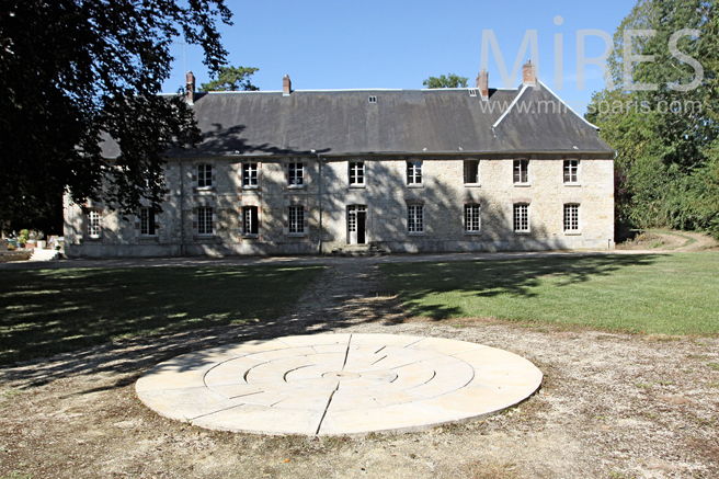 C1225 – Ancienne abbaye revisitée