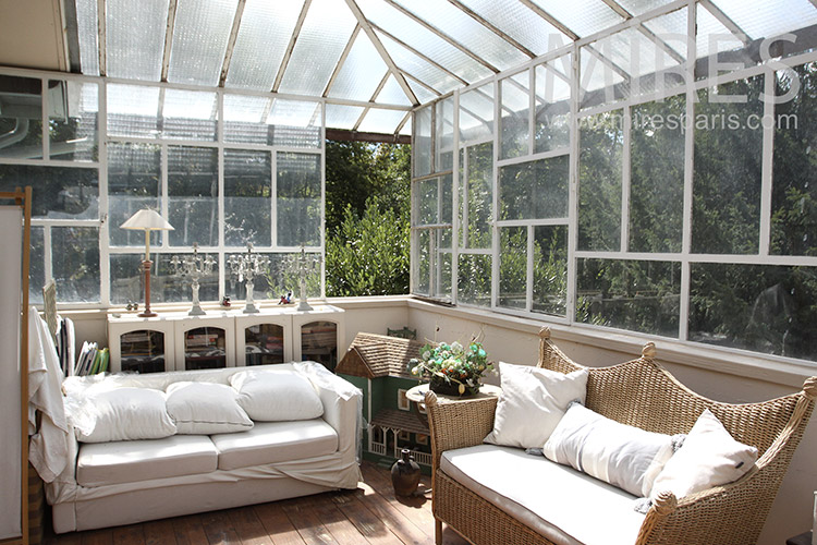 C1231 – Cozy canopy