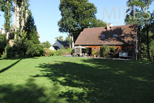 C1233 – Jardin à l’arrière