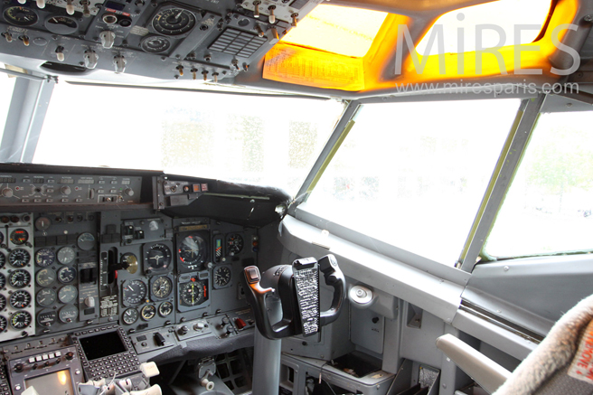 C1239 – Cockpit aircraft