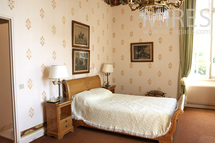 C1245 – Charming room