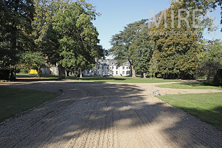 C1249 – Mansion House in a classified park