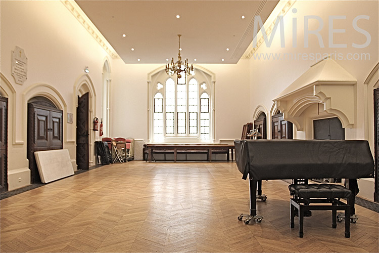 C1253 – Ballroom with piano