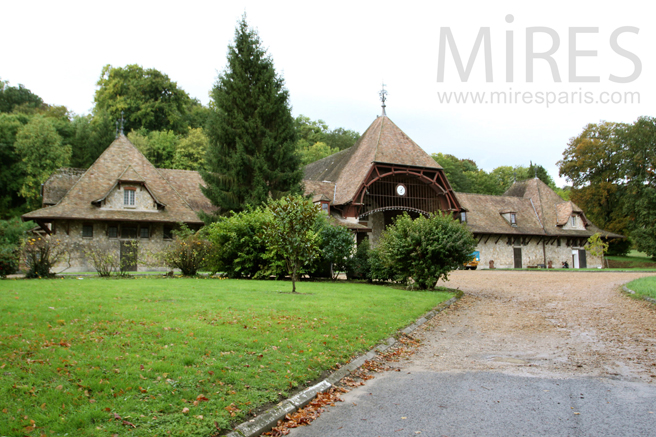 C1251 – Anciennes écuries royales