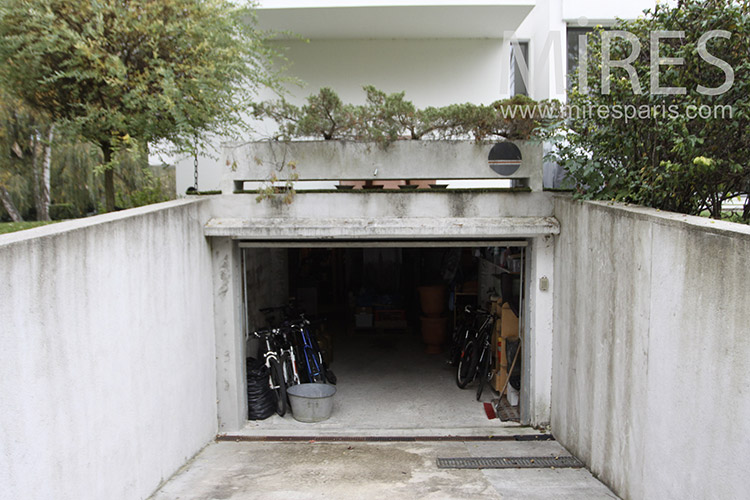 Garage fourre tout. C1266