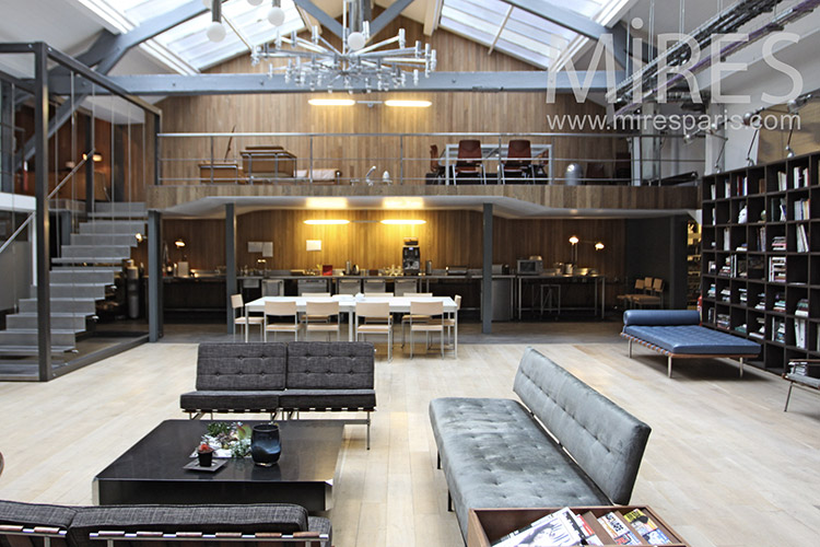 The very large loft. c1277