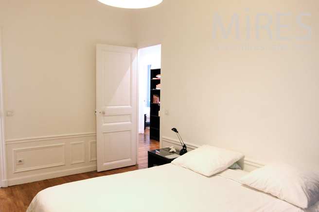 C1275 – Bedroom with bathroom and dressing