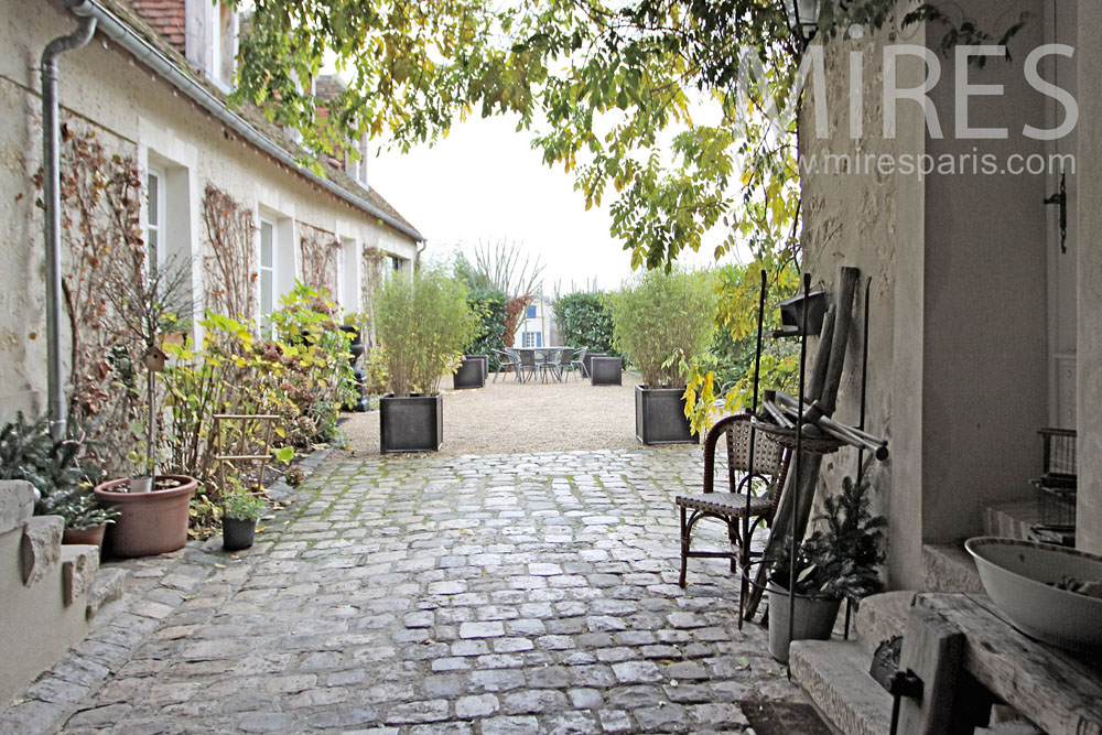 C1284 – Porte cochère et cour pavée