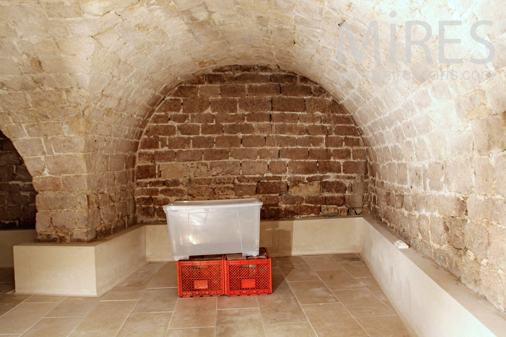 C1284 – Wine cellar in the future