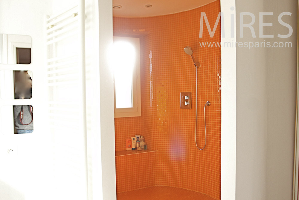 C1287 – Orange bathroom