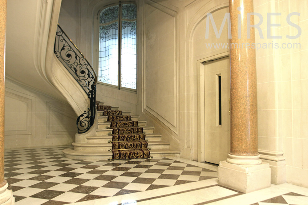 C1289 – Marble and carpet