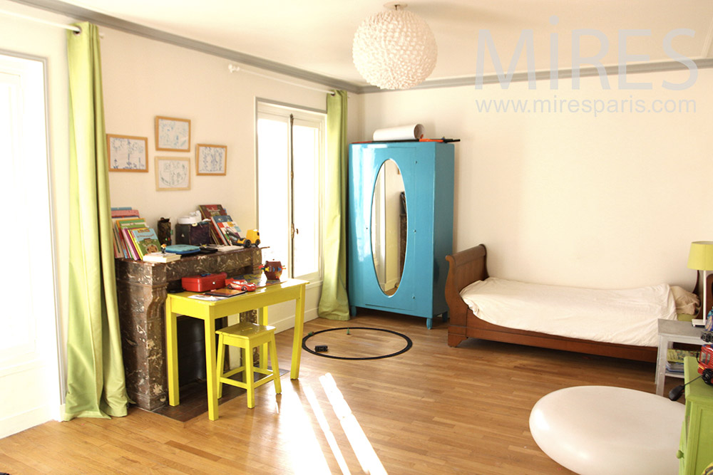 C1279 – Colorful rooms