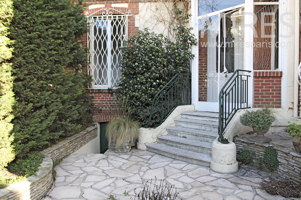 C1279 – Courtyard entrance
