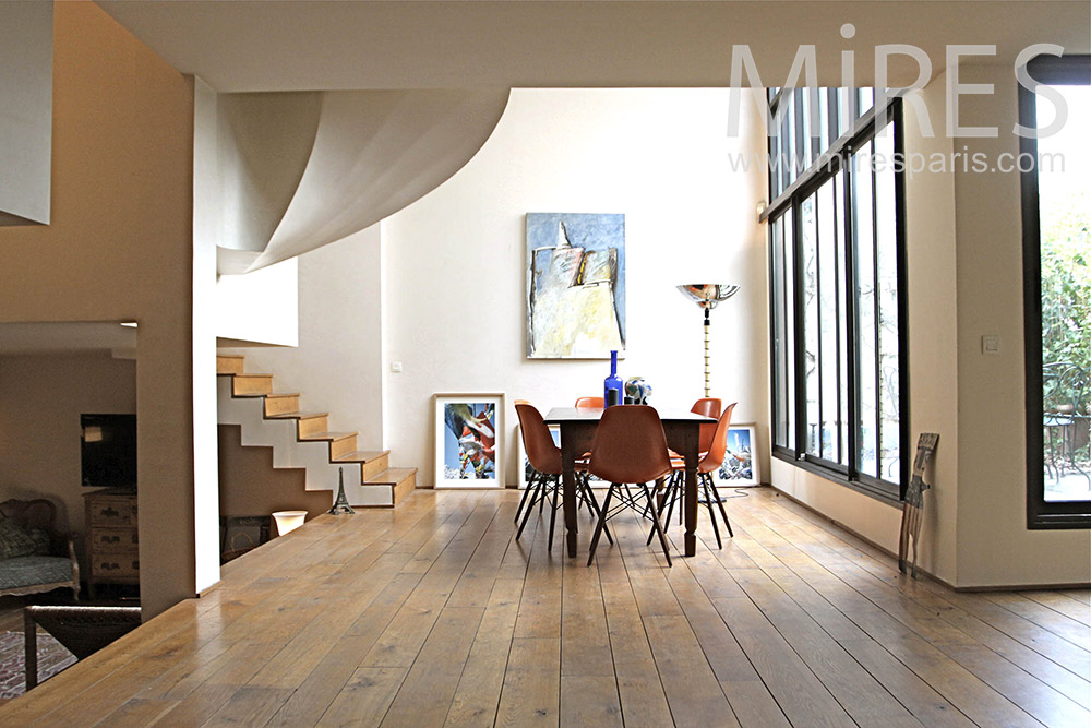 Dining room and canopy. C0113