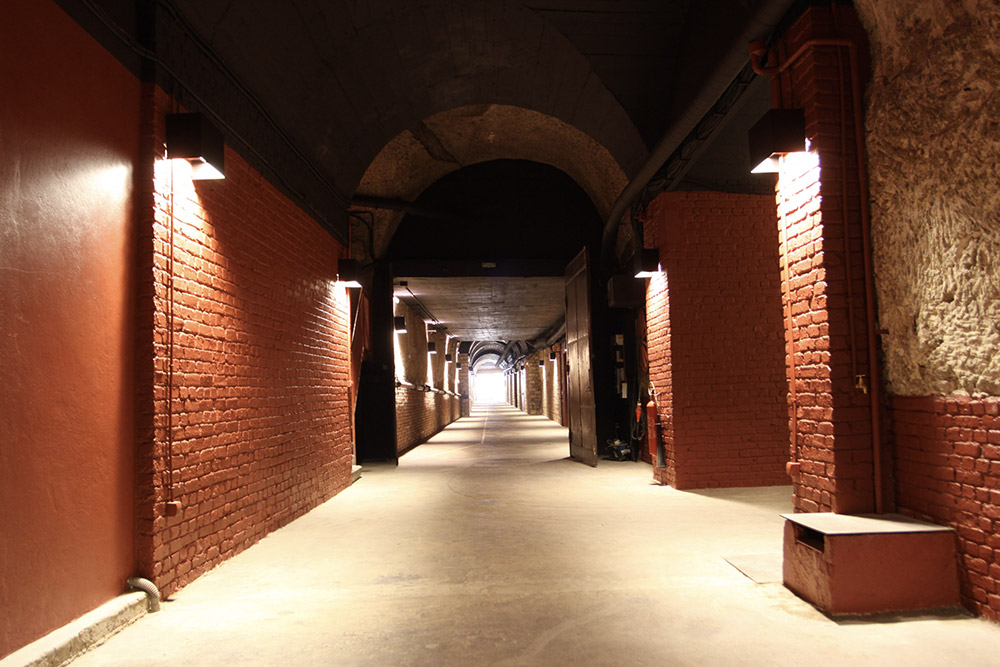 C1303 – Bewitching corridor c1303