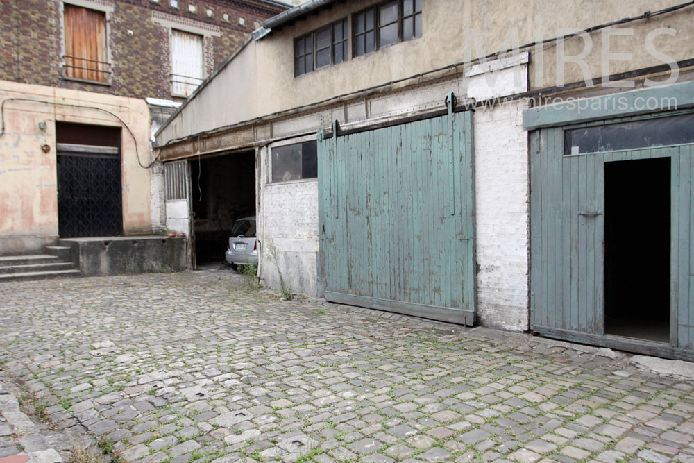 Workshop tiled courtyard. C0598