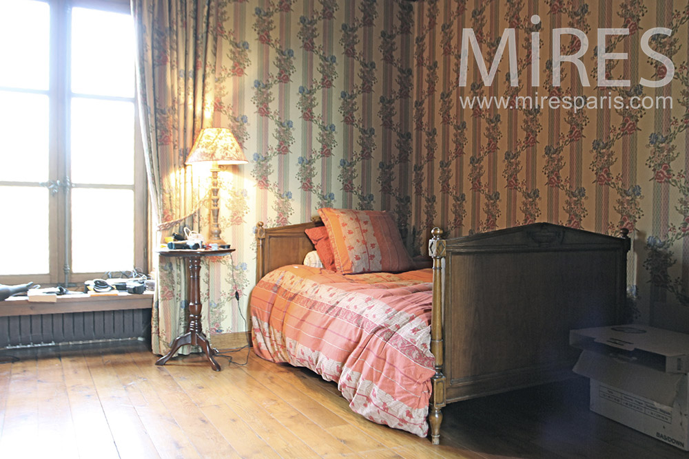 C1310 – Vintage room