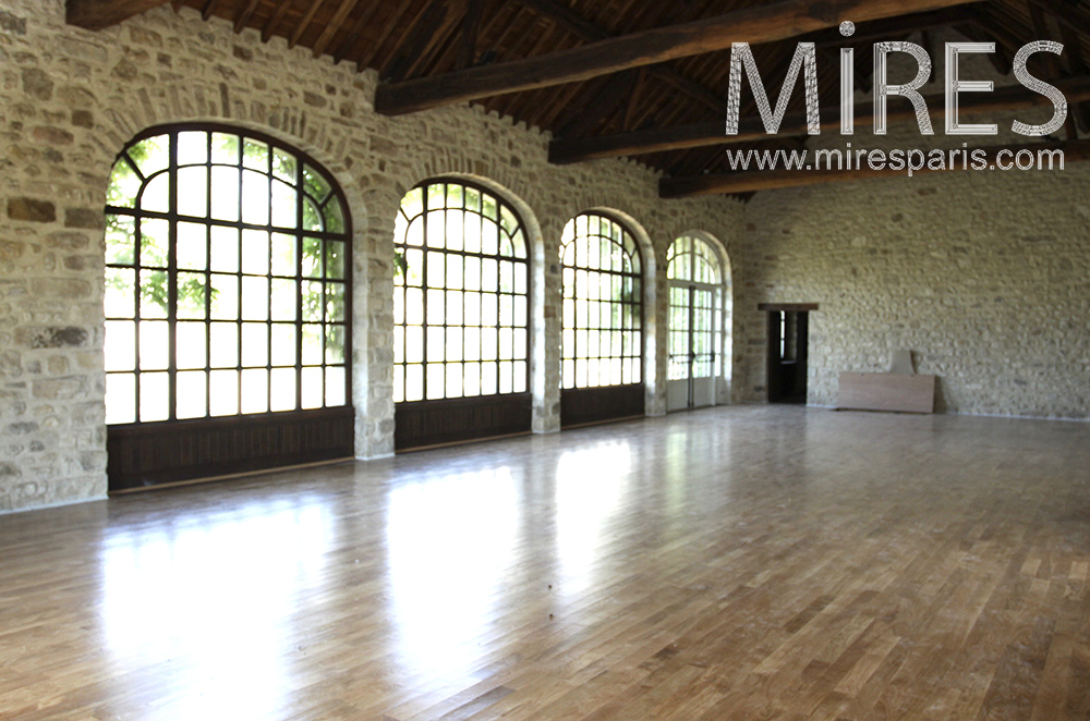 C1310 – Large independent room for reception