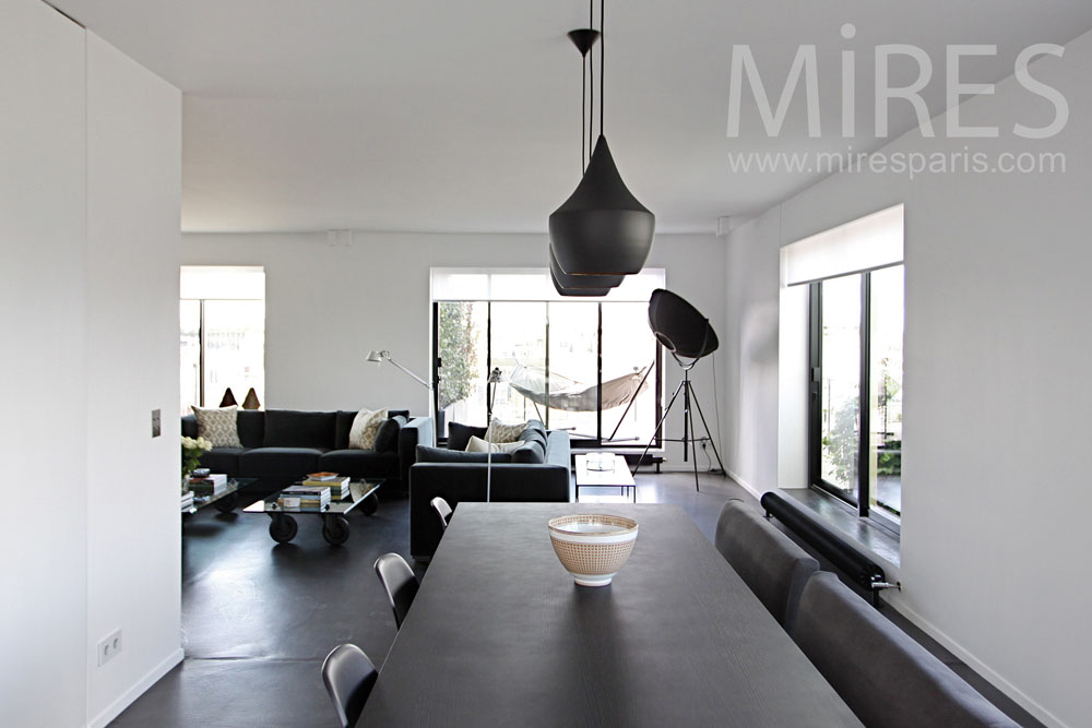 C1327 – Contemporary table