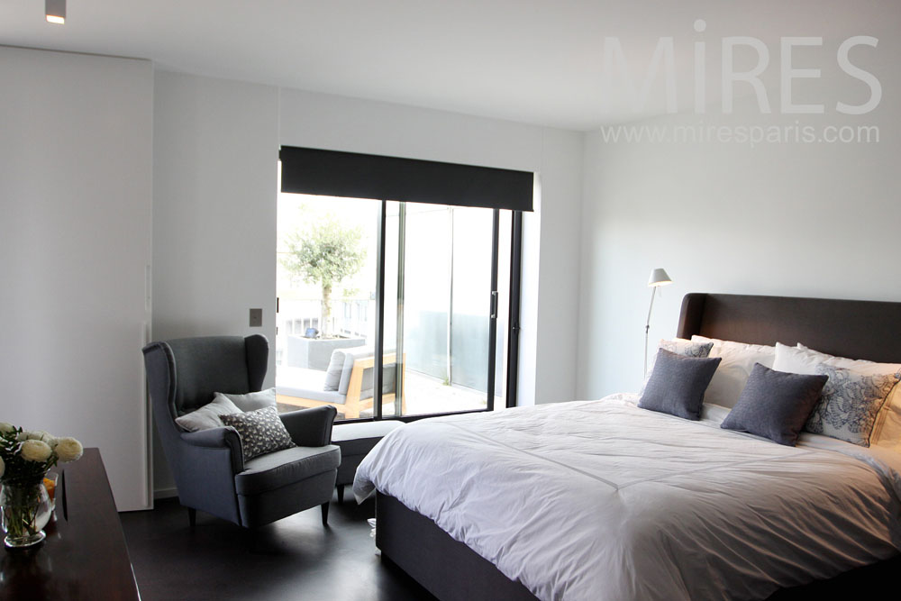 C1327 – Comfortable bedroom
