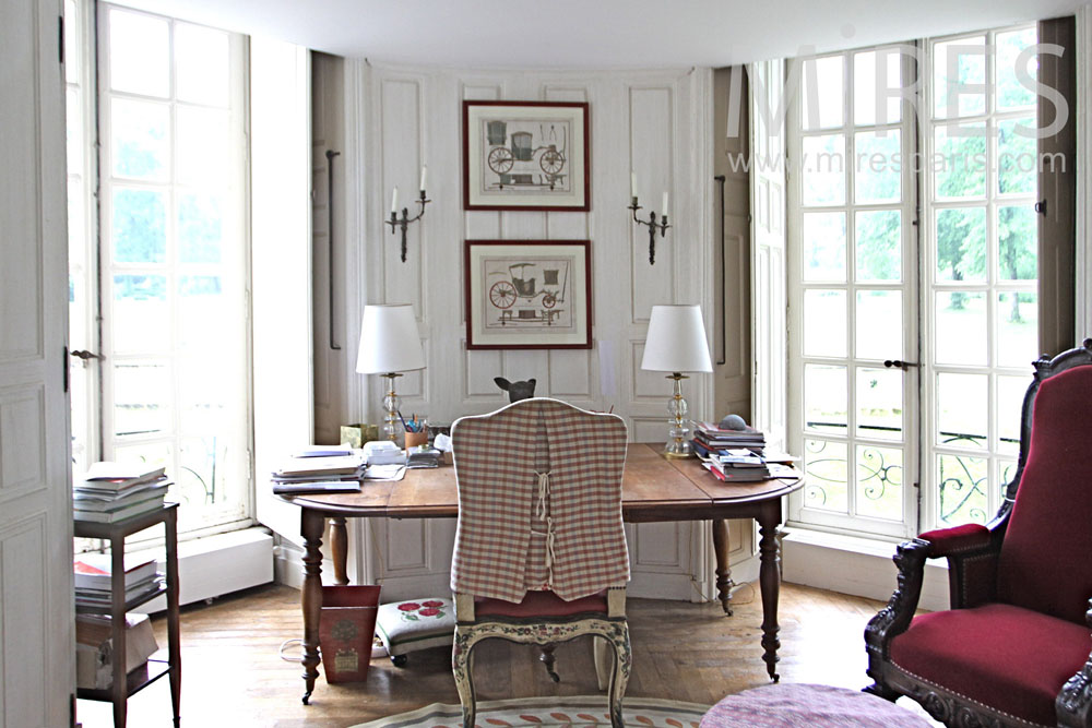 C1337 – Working space with garden view