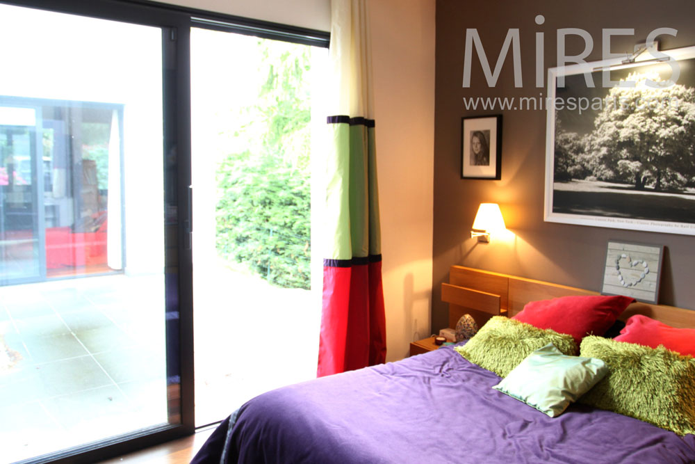 C1342 – Colorfull bedroom